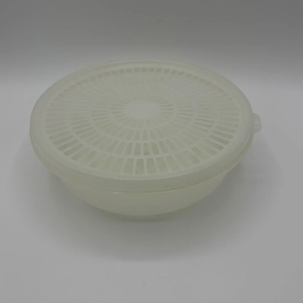 Vintage Tupperware Fruit & Berry 2 Cup Strainer Colander Bowl with Flow-Thru Lid